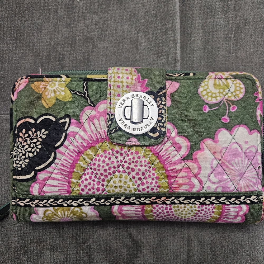 Vera Bradley Retired Olivia Pink Pattern Wallet